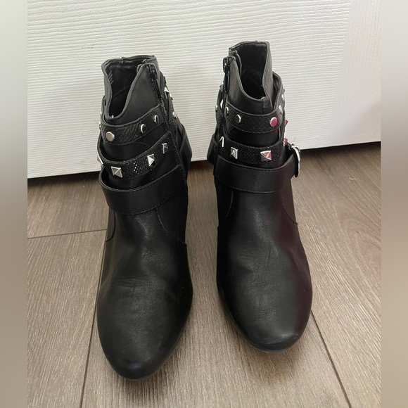 JLO Black studded booties - Picture 2 of 6